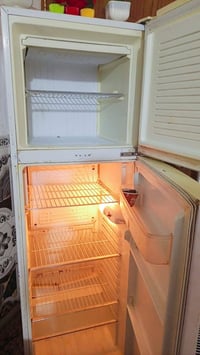 ثلاجه • نضيفه • على فحص