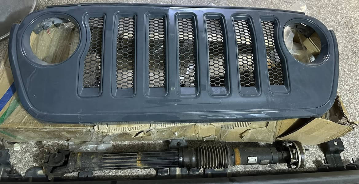 السلام عليكم
عندي غراض جيب لانكلر للبيع شباك و دوسات و كاردن بأسعار مناسبة الي يريد يتواصل ويايه 
***********
