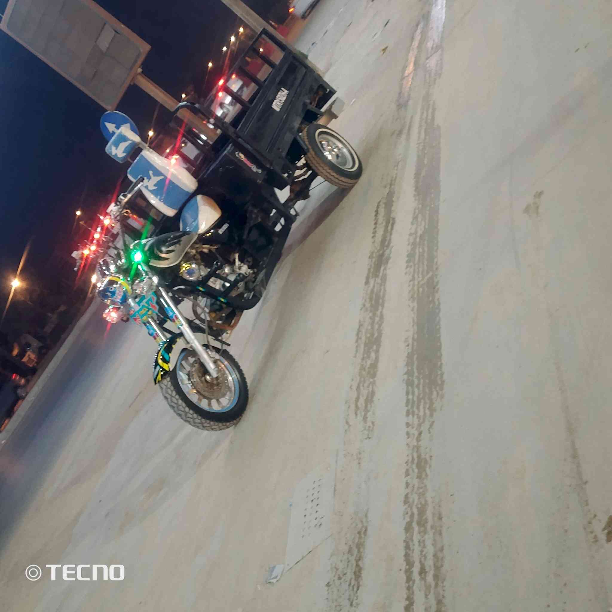 السلام عليكم ستوته للبيع موديل 21 اوراق اصليه السعر 2 و 100 وبيها مجال سرايه اتصل  الرقم***********
