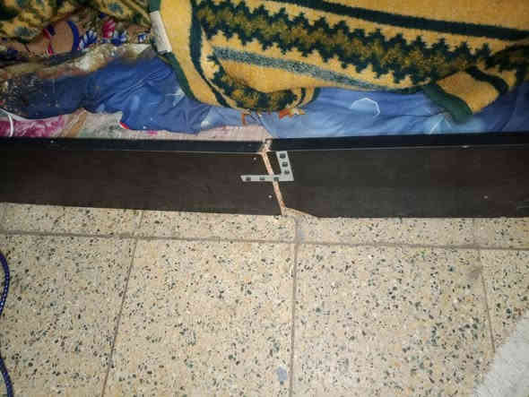 السلام عليكم غرفه مال نوم للبيع بس كسر بلجربايه وشي عادي مامثر بدون دوشك غرفه حلوه ونضيفه تجي وتشوفها مكاني ابو دشير الضغط السعر 250 رقمي بي وتساب *********** رقم بي نتصال ***********
