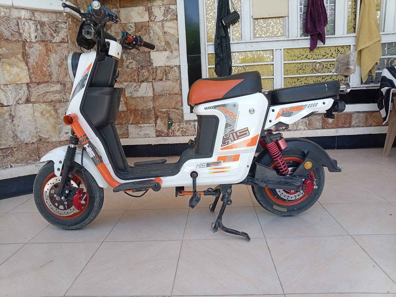سلام عليكم دراجة للبيع R900 دراجه نضيفه ما بيه اي عيب الشراي مكاني ديالى خان بني سعد الشراي يتصل على الرقم ***********
