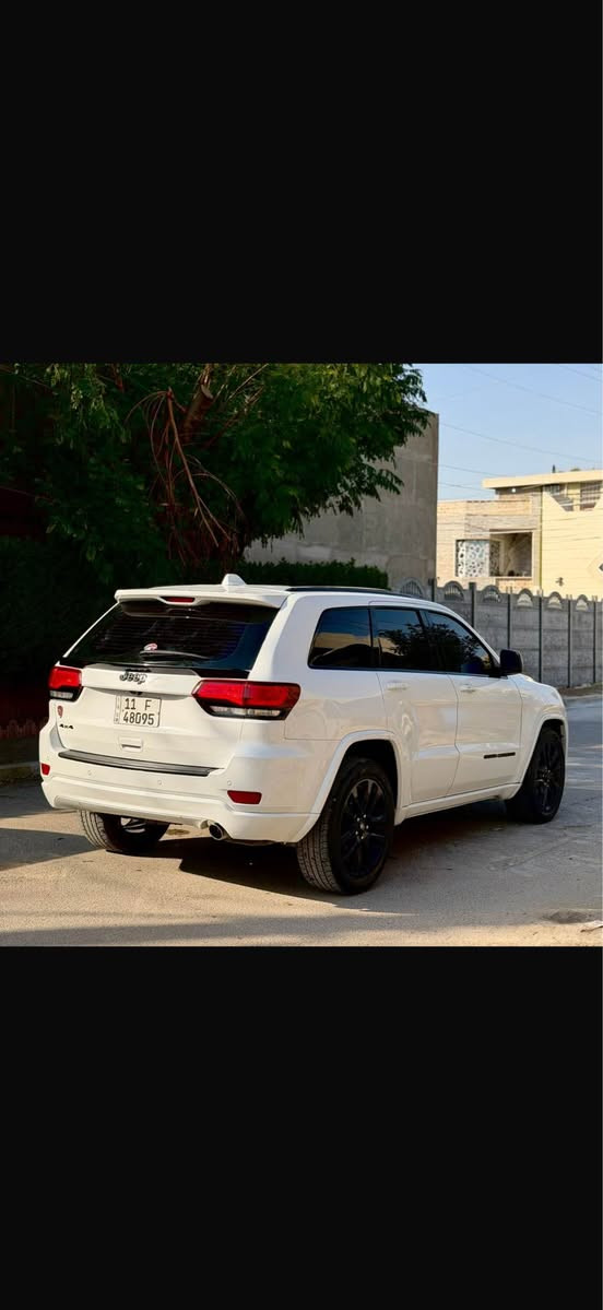 السلام عليكم جيب بلاك توب موديل 19 حادثها جاملغ امامي بس من امريكا مصبوغه بيها قطع ماشيه 77 الف ميل اي نقص مابيها ترايها لاخر الدنيا السعر 200 شدتين للستفسار *********** بغداد, العراق
