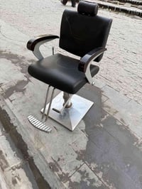 كرسي عدد 1 نضيف حيل كله شغال  سعره 130 مكاني بغداد واكو توصيل  محافضات...