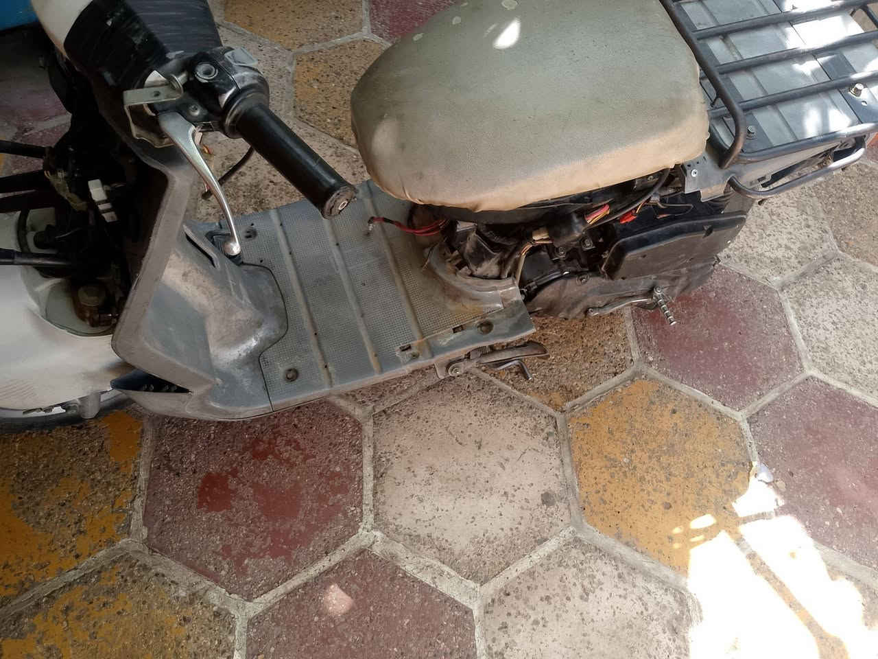 دراجه بيكم 

شغاله ربع هندر تشتغل

عوزها كفرات وباتري كهربائيات شغال 
تدفئه هم شغاله 

سعر 140الف 

مكان مدينه الصدر 

***********
