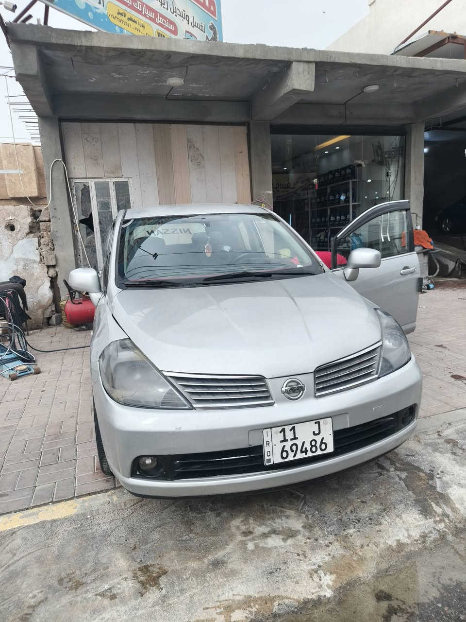 سلام عليكم نيسان فيرسا  محرك ٢٠٠٠لبيع فوول واحد على واحد سياره مال بيت جديده طك بسمي تبريد ثلج سياره بصمه اشاير بل مري السياره حزام رش وبيها قطعتين سياره تخبل بس البگ لايت الي ورئ مكسور ممبين بل صوره محرك وگير خير من الله مكانها صلاح الدين تكريت 
***********
السعر 73 وبيها مجال حگ الجيه
