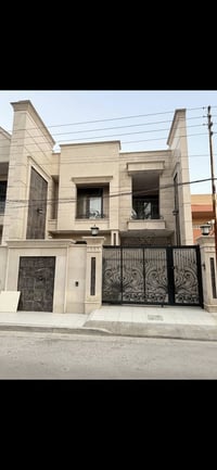 للبيع  في السيديه ^^ مساحه 200 م* واجهه 8 * 4 غرف نوم * حمام متعدد * ب...