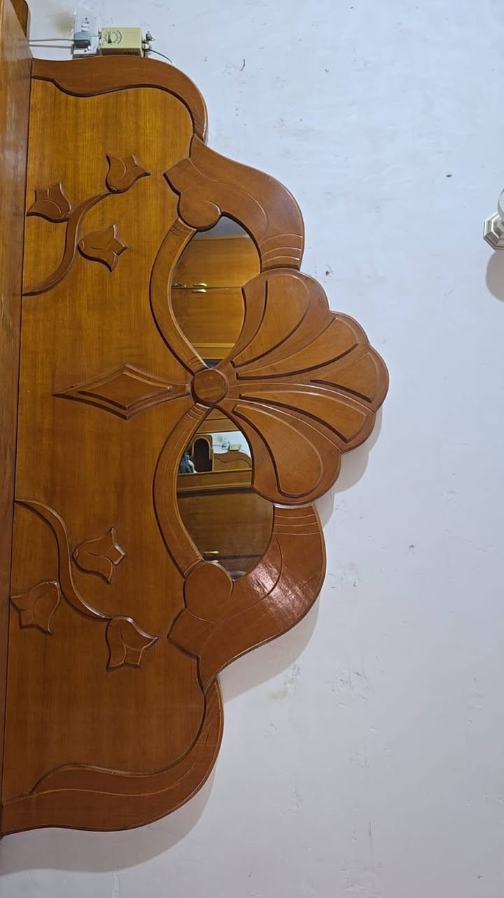 السلام عليكم  غرفه نوم جديد لبيع العنوان حله برنون  السعر ٦٥٠ وبيه مجال النظافه فول التواصل عل الرقم هذا ***********
