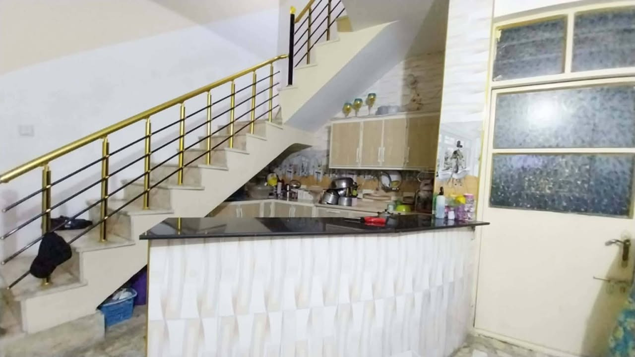 السلام عليكم
بيت للبيع 100م (5×20) طابو زراعي سند 25 طابق ونص 
البلديات شارع المصرف فرع افران الحيدري منطقة  ضياء الحلفي . السعر ( 155) مليون مع مجال بسيط .
الاستفسار اكثر الاتصال على الرقم ***********
