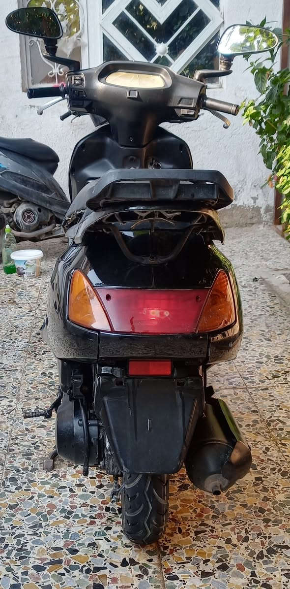 جمعه مباركه. دراجه سبيسي ياباني.  مفتوح مره وحده بحاله ممتازه مثل ماموجود بالصوره. شغاله سلف وهندر كهربايات شغاله فقط كيج الكيلو متر واكف عداد البانزين شغال زوج تاير جديد مع كابريتر جديده وبلك مع قايش جديد السعر 550 وبيها مجال للشراي مكانها كوت زين القوس للتواصل *********** فدوه لوجهك اذا متشتري لاتتصل ولا تعبني وتعبك والسوك مليان كلشي بي
