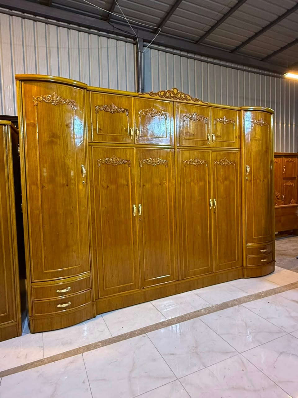 غرفه صاج داخل خارج ٥ ملم وجه داخل ٤
السعر مليون ٤٠٠ بيهة مجال ***********🌼🌼
شد نقل داخل بغداد مجاني  محافظات بكروة 
نضافه ٩٠ 
غرفه ام مسرحه ضخمه 
ضهره جرجوبه براغي 
٨ قطع
