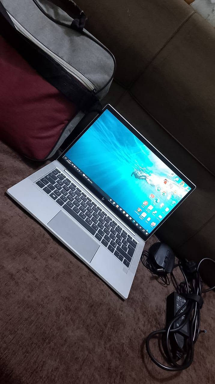 (HP EliteBook 845 G7)💻 لابتوب

المعالج: AMD Ryzen 5 PRO 4650U بسرعة 2.10GHz (6 أنوية / 12 خيط معالجة).

كرت الشاشة: AMD Radeon Graphics مدمج.

الرام: 8GB DDR4.

التخزين: SSD NVMe سعة 256GB 

نظام التشغيل: Windows 10 Pro
 إصدار 64-bit.

الشاشة: 14 إنج.

الجهاز سريع ومناسب للدراسة، البرمجة، الأوفيس، التصفح، والاجتماعات والأعمال اليومية.

مع شاحن ، وماوس ، وحقيبة.
السعر (300) ألف فقط.

***********
