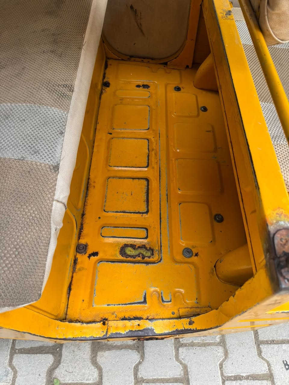 السلام عليكم ورحمة الله 
تكتك 20شهر 11يوم5
مرقم باسمي تحويل ثاني يوم
التكتك خير منّ الله 
كرنك شركة بوشة بستم شركة ولفات
كلجات شركة تخم واشرات تخم چبن 
 اكسن جديد بنزات وعنابير وهوسن جديدً 
السعر6600 وبيه مجالل المكان الشعلة ***********
