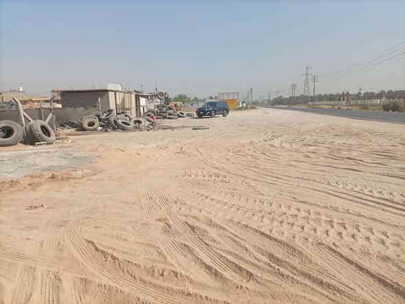 قطعه للبيع تجاريه عل شارع رابط مباشر عقد زراعي 117مساحه 350متر تستلم صافي الموقع مجاور مطعم جار القمر وبيه محل لاستفسار عل رقم ***********
