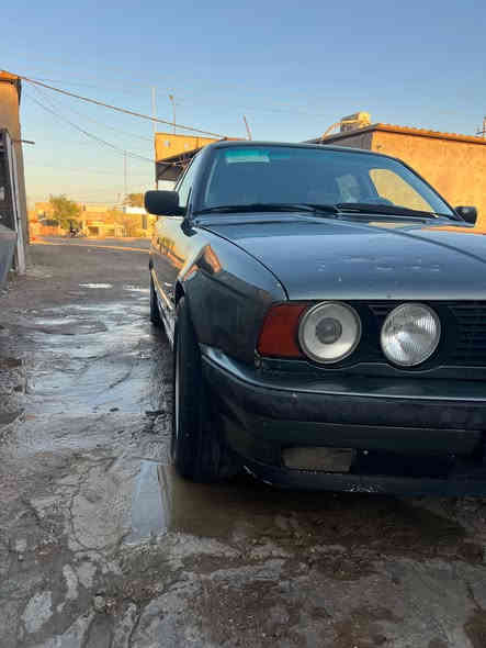 سلام عليكمBMW موديل ١٩٩٩ مكينه وكير وحدادي جاهزه مصبوغه الجمالية ستفسار تصال عل رقم ***********
