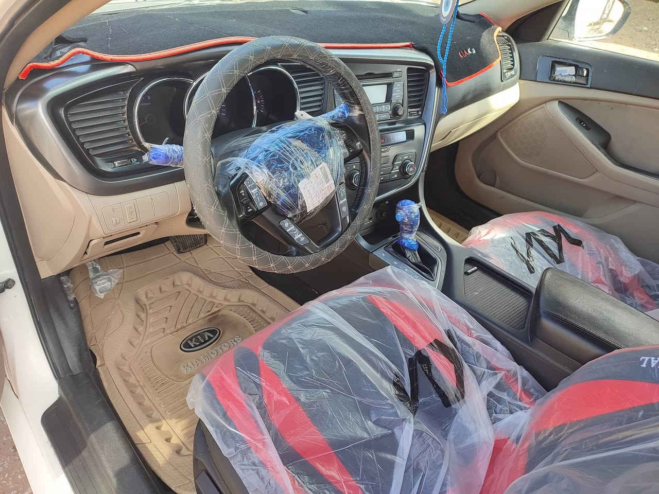 اوبتما 14خليجي مكينة وكير مكفولات مكينة 2000 بانزين  سيارة حلوة حدادية 80 بل مية كشر حلوة بي شوية بارد تخم تاير ويل جديد دواخل فول كهربائيات كل شغالة كص بيها ارقام وسنوية وهزة وشاصي وبليتة مطابق سنوية 2030  بيع او مراوس مكاني ديوانية السعر 47 وبيها مجال ***********
