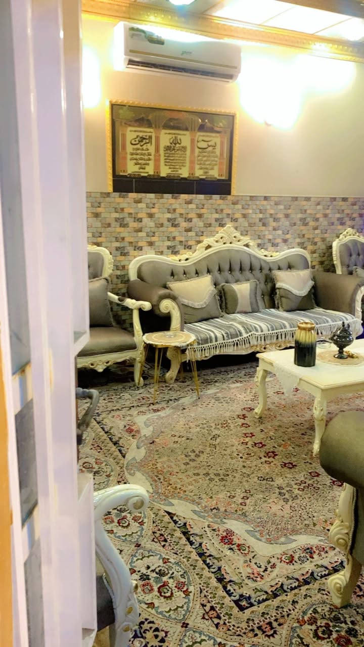 السلام عليكم بيت للبيع المساحه 165 م يتكون من صاله ومطبخ واستقبال وغرفتين نوم . وصحيات داخليه وخارجيه. كامل. خدمات. عنوان البيت دور الحجر خلف البانزين خانه. للاستفسار ع هذا الرقم. ‭ ‭0772 330 9075‬
