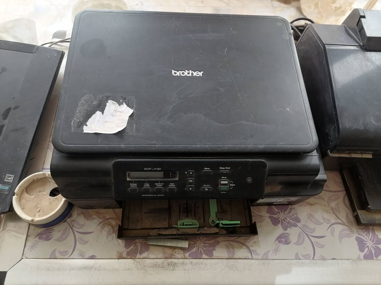 السلام عليكم
من رخصة ابو طه 
غراض مكتبه للبيع جهاز استنساخ كبير و جهاز طابعه برذر وجهاز طابعه صور ابسون و جهاز كبس هويات وكامره نيكون الاصليه مع الاستاند وملحقات كما في الصور السعر مليون ابيع الغراض شلع كلهن وللتوضيح شاهد الفديو للاستفسار الاتصال على الرقم *********** او واتساب 
العنوان قريه البوعلوان شارع ابو الطياره قرب مجمع حسن
