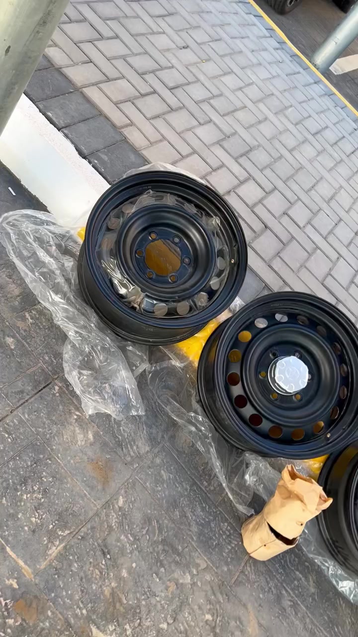 السلام عليكم توفرت ويالة اصلي تيوتة فورنر تنشد من مديل 2014 إلى 2024 سعر التخم أربعة جديد اصلي ياباني وكالة زيرو ما مستخدم مع الكبات 400 الف سعر التك القطعة الواحدة بدون كب مال سبير 75 الف للتواصل *********** او واتساب مكاني بغداد يوجد توصيل جميع المحافظات
