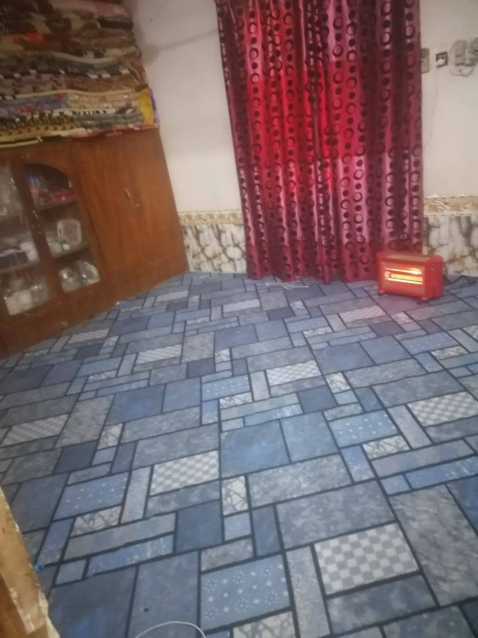 سلام عليكم من رخصة مدير الكروب
بيت المساحه 400متر البناء 200متر يتكون 3غرف نوم مع مطبخ إستقبال مظيف مع صحيات خارجيه البيت كامل نقص الأرضيه البيت بلحمزه حي الحسين قرب المنتزه بناء 2017 البيت ماليه البيت حلو مرتب  والسعر خاص على هاذا الرقم ***********
