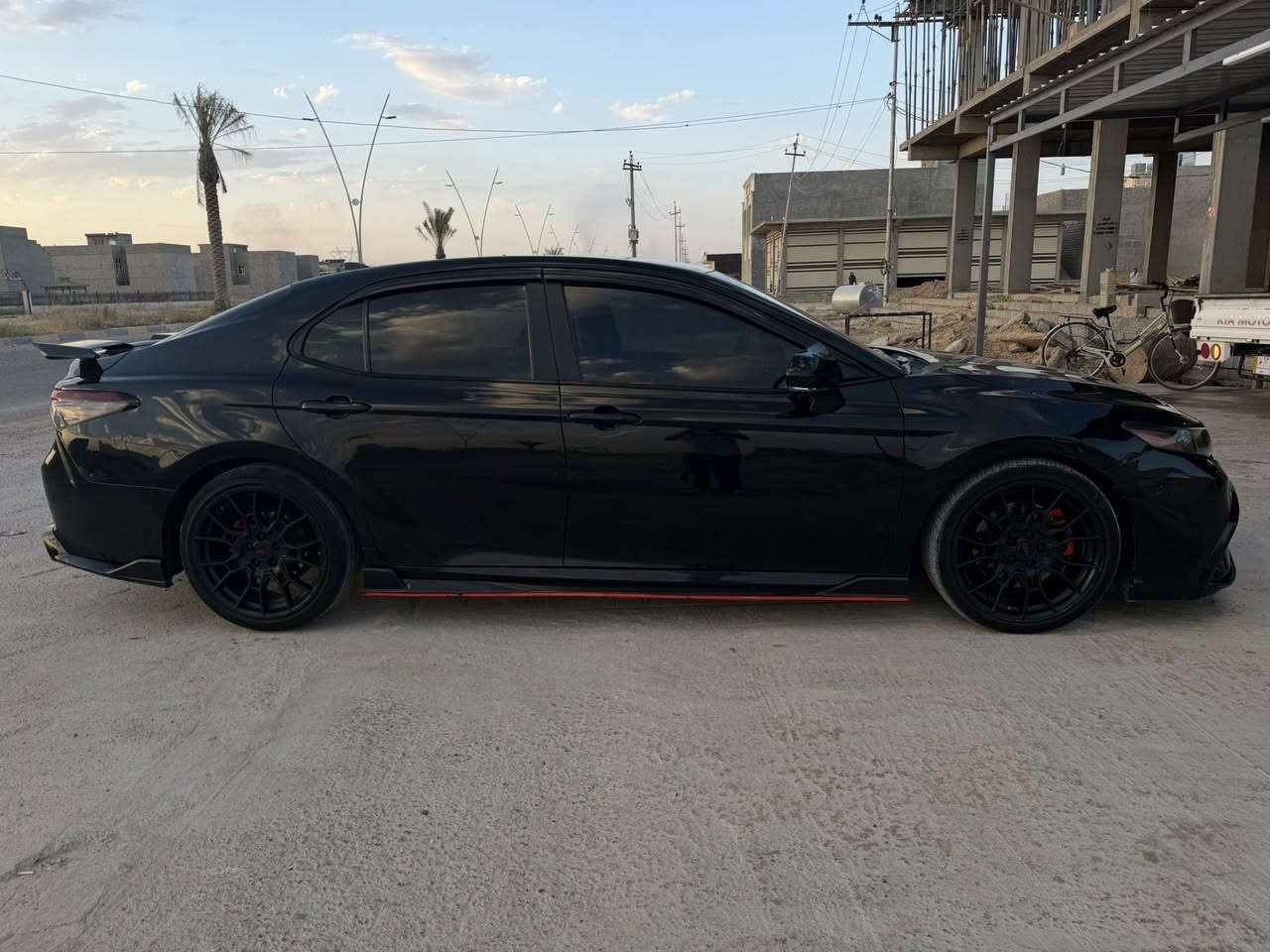 سلام عليكم كامري TRD 
موديل 22 رقم شمالي بسمي 
هزه فحص سنويه كله جديده
سياره مناقصها برغي كلها ع بلاد حجر صالنصه بلادي
حادث جاملغ وبنيد فقط وبيها سحب راس شاصي فقط سحب 
بدون تعديل بدون معجون بدون لحيم 
معروفه موصفات TRD 
ماشيه سياره 62 ميل
السعر 185 بيها مجال 
مكان سياره تكريت
يرهم مراوس حسب القناعه جيب اوبما جارجر

***********
