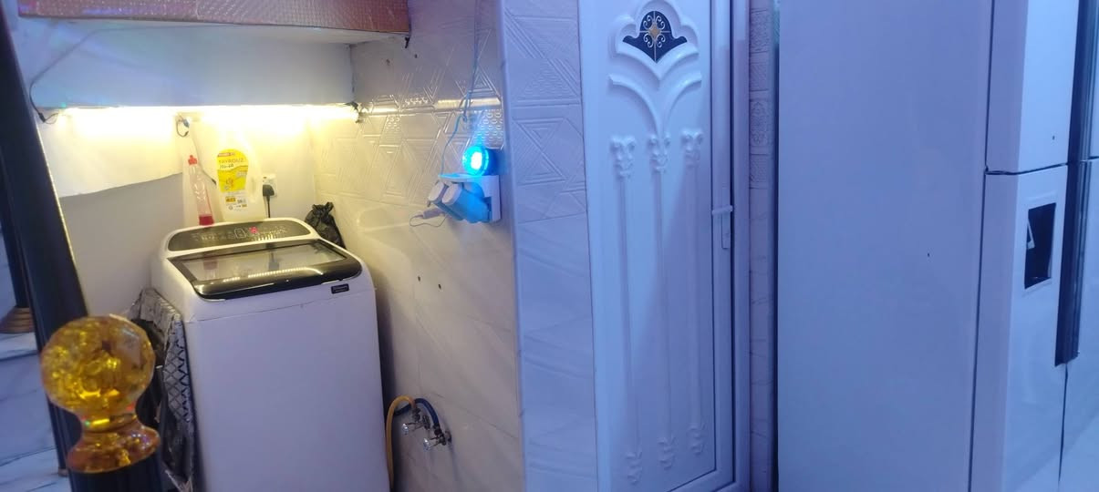 بيت للبيع في مجمع فدك قرب اسواق حسوني 
100 متر طابقين بناء 2025 كامل مابي اي نقص
السعر 75
للاستفسار ***********
