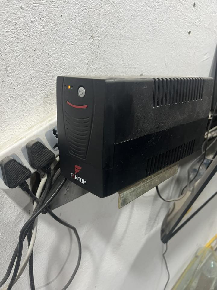 أغراض للبيع للاستفسار اتصال ***********
غراض جدد تصفيه محل موسم مشتغلات فقط واحد 

1-نراكيل مطبعه جاهزه هواي اطعام خشب واحده 20 ألف كامله
نركيله الماني كبيره اربع قامچيات 70 ألف 
نركيله الماني وسط 40 ألف
2-ميز ابو جام متر طول ارتفاع 50 سم سعر 40 ألف 
3-يوبي أس 20 ألف ابو 850
4-بلي فور سلم مهكر جاهز مع ثنين يدات 275 ألف مع يوبي اس 300 ألف 
5-مراوحً جداريه 20 ألف وحده 
6-شاشات حجم 65 فول نت ماوس سعر 475 
شاشه الجي داخله تصليح حجم 43 سعر 120 
شاشه فول نت حجم 43 175 
7-سنكي متر واحد سعر 110
8-تخم زيتوني 13 نفر سعر 225 
9-تخم حديد تفصال متر ونص طول 12 قطعه كلهن 1250 بيهن مجال 
10-ميز مترتين اسود 150 
ميز متر 100 اسود 
11- سبلت سامو ثنين طن 500 
مبرده بلاتينيوم كبيره 3 سرعات بيها صوت من تفتر 500
