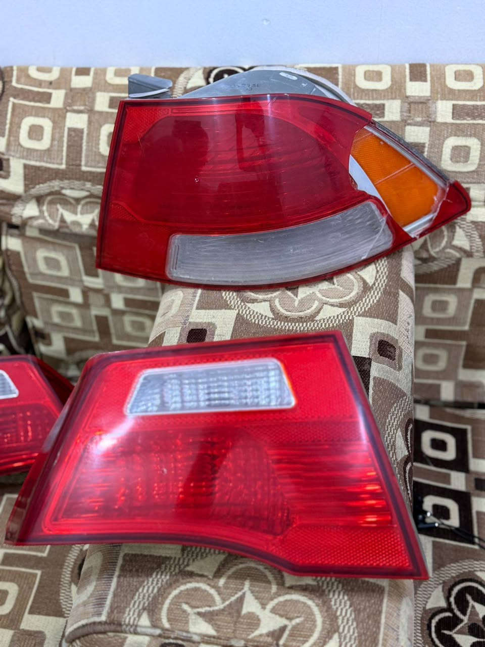 بك لايت اوبتما 2010اصلي بس واحد بيه كسر زغير مكاني ذي قار السعر 150 بيهن مجال 
***********
