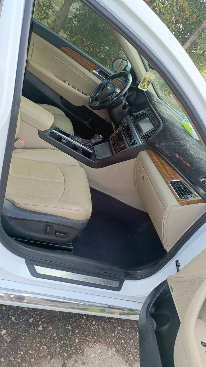 السلام عليكم من رخصة الادمن للبيع هونداي سوناته مديل 2015 وارد أمريكي رقم بغداد دولي مكينة كير جديد مامفتوح ماشيه 73 حقيقي المواصفات بصمة كشن ذاكره بنرامه تبريد قطعتين شاشه كبيره رادار جانبي ترحيب أبواب السياره ليبل واحد قطعه وحده صبغ سونار مرفق مواصفات لمتد السعر 138 وبيها مجال بصيط العنوان بابل حصوة للاستفسار ***********
