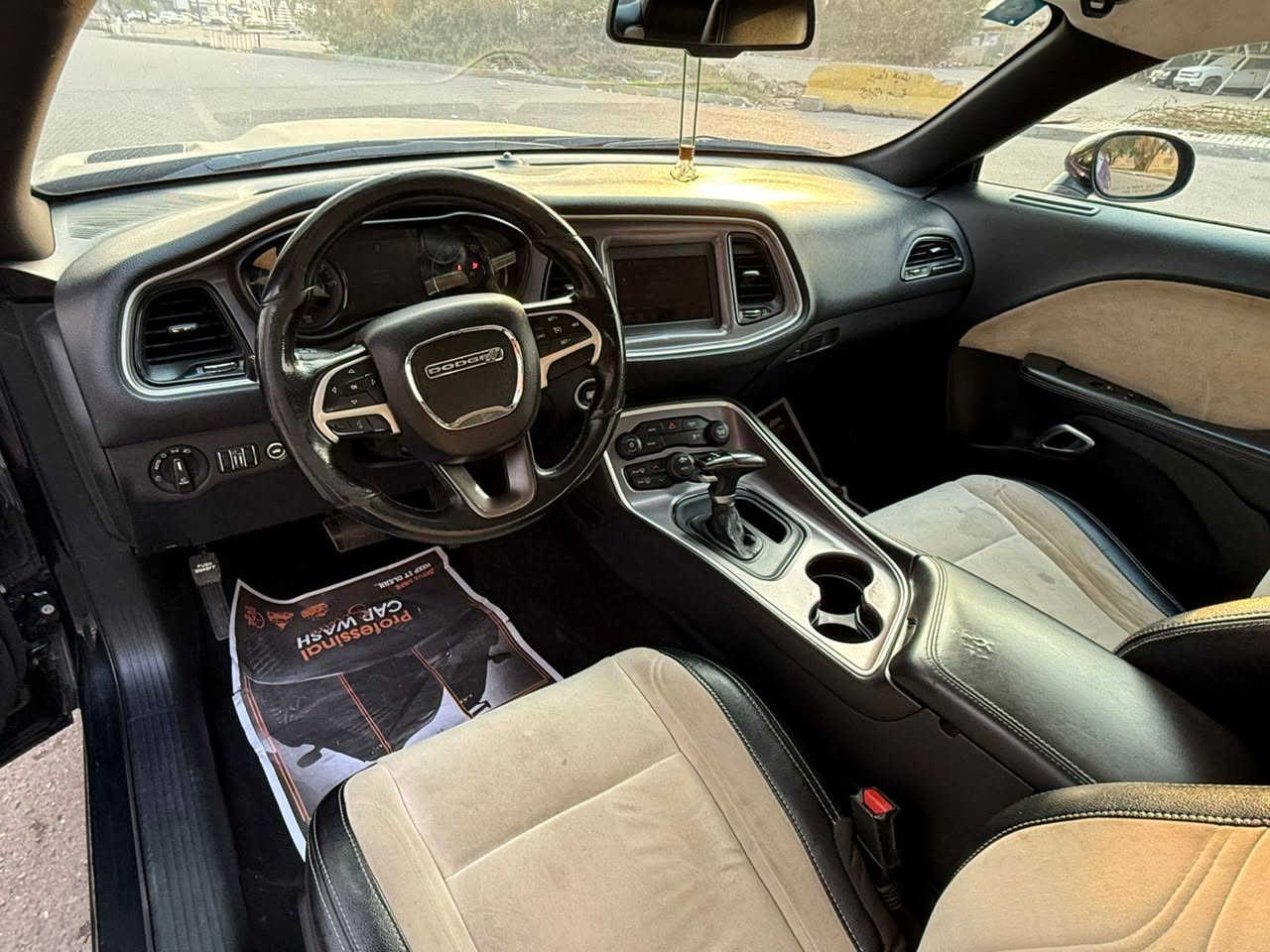 السلام عليكم ورحمة الله وبركاته
جالنجر موديل 2019
مكينه SXT 3.6/V6 
اللون بنفسجي 
صبغ عام تغيير لو الاصل اسود
السعر ١٤٠وبيها مجال بسيط
رقم بغداد الجديد بـ اسمي شخصياً
الممشى ٧٠ ميل
كشنات حضن جلد وكنتاره
شاشه كار بلي
ويل نجمه
تخم تايرات جديد
منظومة زنون قويه
تبديل دهن ادنول جديد
گير مكينه اكسل تبريد كفاله شرط
شرط السياره ربع دينار متصرف عليها 

العنوان بغداد البلديات
الاتصال واتساب او مباشر
***********
***********
