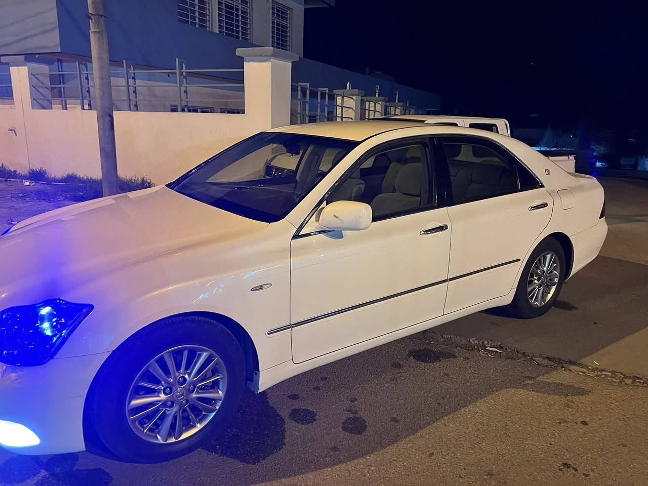 شاهینە موس موس موس
گەورە بە بچوک 2007 ساج مەلەکی 
مەسروفی کراوە هەتا حەز بکەیت جوانە 
سێ پارچەی بۆیاخی ئەوروپایە 
سێدوگمە 
پەردە 
حاسە 
مەجموعە سوکانی لێکزس وەک ئاوە
سەیارەکە چاڵو شوختو قوپاوی نیە 
سەقفی وەک شوشەیە
 ساجەکانی جوانە 
کۆدی کراوە 
(***********)
