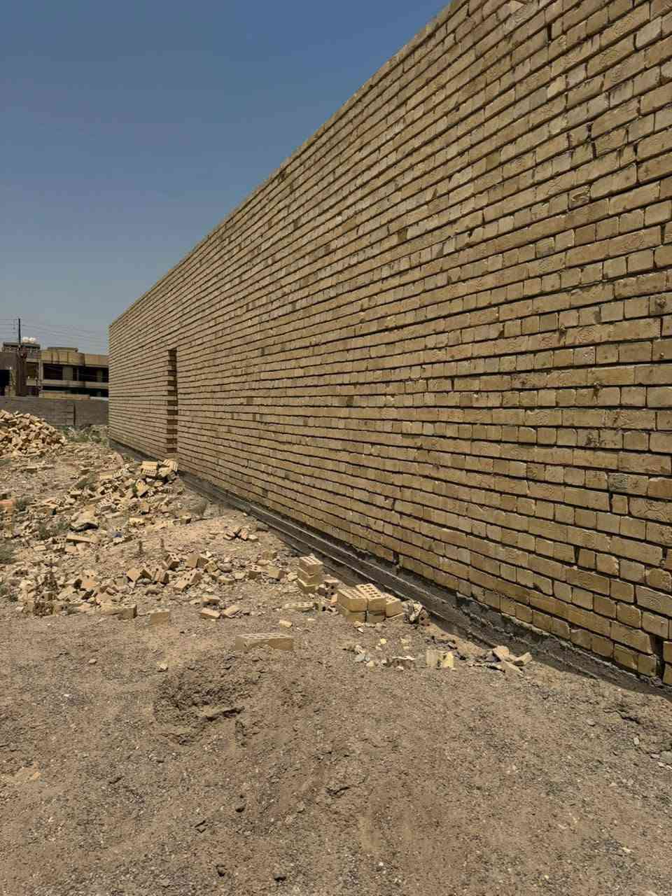 على بركة الله 
هيكل للبيع مساحه ١٠٠ متر  لوجه ٥ ونزال ٢٠  كاع ابو رشاد متوفر جميع الخدمات   للستفسار الأتصال على رقم***********
