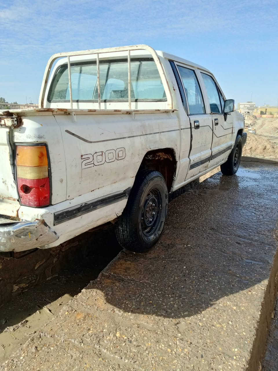 السلام عليكم سيارة بيكب مستبوشي موديل 93رقم الماني مداور مكينة وكير وشاصي واكسن كفالة سعرها 25مكاني سماوة مركز رقم الهاتف***********
