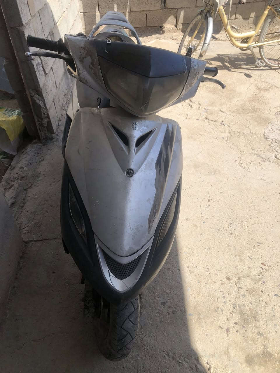 سلام عليكم
دراجه ماكس 140 دراجه كامله كهربائيات كامله بس عوزه باتري حته تشتغل سلف 

مكاني الغزالية 

رايده 200 وبيه مجال قليل 

***********
