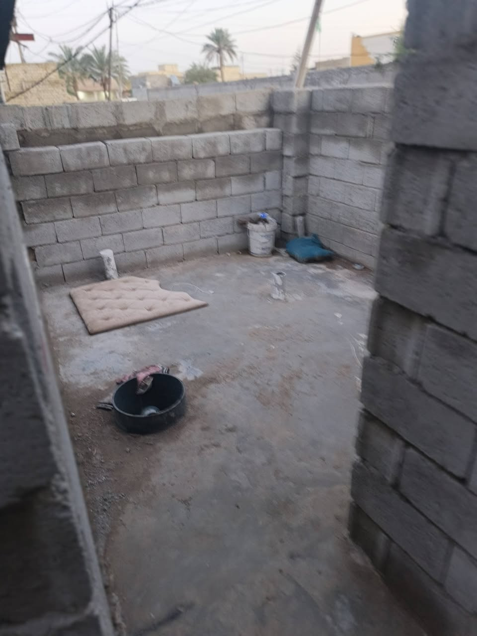 سلام عليكم  هيكل للبيع م120 يحتوي عله صتقبال ومطبخ وصاله وغرفت نوم وترك خلفي  يحتوي عله شارعي  لرضيه رفت لتواصل تصل عله رقم لمذكور الخاص 🔓 مغلق  ‏‪***********‬‏
