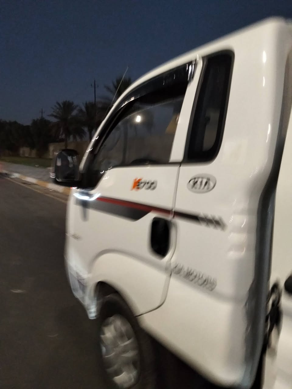 السلام عليكم 
كيا حمل موديل 2020 رقمها بغداد انكليزي شرط التحويل 
مكينه 2700 جديده لا صرف ولا بخار ولا تنقيص 
وكير ومكينه واكسل وشاصي ورقم شاصي كل مكفول 
تخم تاير جديد حداديه امامي خلفي جديد سياره جاهزة لشغل دوشمه حلوه السياره وجاهزه 
العنوان بغداد البلديات السعر 125 وبيه مجال بسيط الرقم ***********
