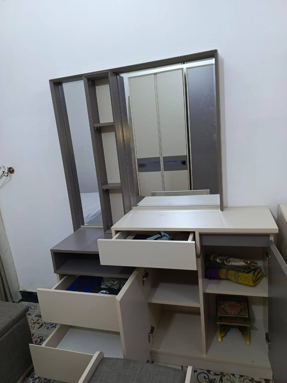 نبدء النشـ♕بذكر ﷲ♕ــر

♡يِّأّ أّلَلَهّـ أّلَلَهّـمً صّـلَِّ عٌلَى مًحًمًدٍ وٌآلَ مًحًمًدٍ♡

للبيع غرفة نوم تركية غير مستخدمة مكانهة المسيب متكونة من

كنتور 6 باب
زاوية بابين
ميز مراية
كابورية وكشزلونة تنفتح
مراية عامودية وكشوانية

ملاحضة: تاج الجرباية بيه نشرة ضوئية وسرير ينرفع بلداخل مخزن شي راقييي 👑

عنوانهة: بابل المسيب شارع السدة القديم


**إذا كنت صاحب هذا الإعلان وتريد حذفه لأي سبب، رجاءا أرسل رسالة إلى الدعم الفني**