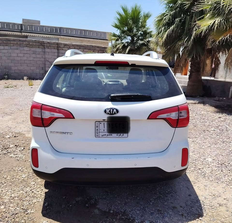 🚗 للبيع: كيا سورنتو 2014 (خليجي) 
المواصفات والتفاصيل:
 الموديل: 2014
 المحرك: 4 سلندر
 الوارد: خليجي
 الرقم: كركوك (جاهزة للتحويل )
 السنوية: نافذة ومجددة لغاية 2028
السيارة جاهزة من كلشي (شلع قلع)، ما ينقصها أي شي ومكفولة من النواقص. تبريد ثلج ثلاث قطع 
 السيارة مكفولة عدا صبغ مقدار (إصبعين) في الجاملق الخلفي فقط 
السعر 150 ورقة ($15,000) وبيه مجال للشراي
المكان: الشرقاط / اسديره وسطى الثانيه (الفياض)
📞 للتواصل والاستفسار:  ***********
