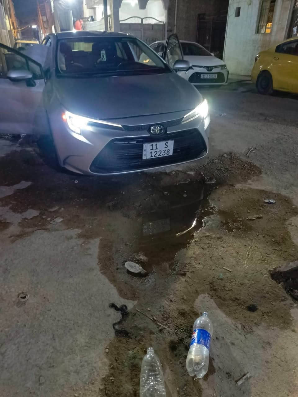 تويوتا كورولا LE Hybrid موديل 2024 للبيع
📌 التفاصيل والمواصفات:
 النوع: تويوتا كورولا (Toyota Corolla).
 الفئة: LE HYBRID (محرك اقتصادي جداً ونشط).
 الموديل: 2024.
 اللون: فضي (سيلفر) ميتاليك مميز.
 الرقم: رقم بغداد مميز وجديد (11 S 12238)، سنوية وهزة جديدة جاهزة للتحويل باسمي. 
 الداخلية: مخمل نظيفة جداً وبحالة الوكالة (بيجي ورصاصي).
⚡ الأنظمة والمميزات:
 شاشة لمس أصلية كبيرة تدعم كافة أنظمة الترفيه والاتصال مع كاميرا خلفية عالية الدقة.
 تحكم ستيرن كامل (جهتين).
 رادارات تويوتا الذكية (تحديد مسار + رادار مانع تصادم + مثبت سرعة ذكي).
 هاندبريك بصمة (إلكتروني) مع خاصية Auto Hold.
 وضعيات قيادة متعددة (Drive Mode) لتقليل الاستهلاك أو زيادة القوة.
 تبريد ثلج، كير ومحرك ونظام الهايبرد والباتريات كلها بشرط الفحص والضمان.
🛠 حالة البدي والضرر:
 حادث السيارة بسيط (جاملغ وبنيد فقط)، وباقي السيارة سليم وتكدر تفحص وين ما تحب. دواخل، لغود، شواصي كلها سليمة وبشرط الفحص.
📍 مكان المعاينة والسعر:
 مكان المعاينة: بغداد.
 السعر المطلوب: [14800$]
📞 للاستفسار والاتصال بالمالك مباشرة:
 رقم الهاتف: *********** بغداد, العراق
