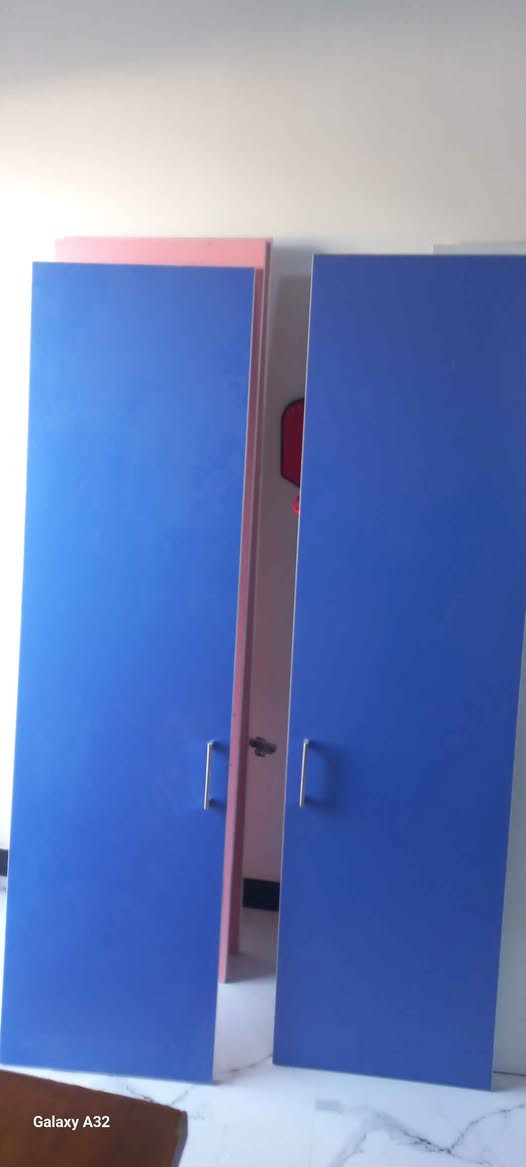 غراض بيت للبيع 
جلسة دواشك عدد ( ٦ )
كنتور بابين عدد ( ٢ ) 
منضد فراش 
سرير أطفال مزدوج
*********** Singapore
