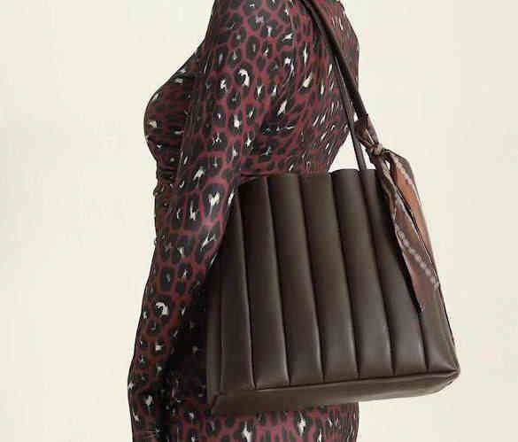 #جديــدنا✨

#تــوت_باك_موديل_مميز_وانيق😍🥰

#سعر القطعه 10 فقـط
ـــــــــــــــ
#للحجز تواصل على الخاص او
واتس اب ***********
متوفر توصيل جميع محافظات العراق
#عنوانا_بابل_قضاء_المسيب_شارع______البلدية_خلف___مرطبات_الخيام_الانباري
