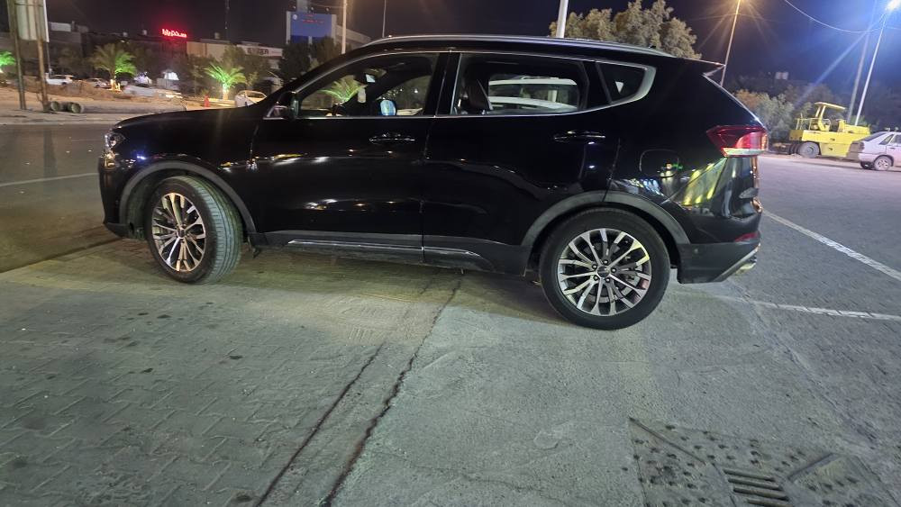 للبيع: هافال HAVAL H6 فوول 1\1 
 رقم بغداد – تحويل مباشر باسمك
 مواصفات 2020 مسجلة نهاية2019.
 الموقع: النجف الأشرف 

 ابرز المميزات الفنية والتقنيات
 محرك: 2000 تيربو بقوة 197 حصان وعزم دوران 350نيوتن متر
 كير: 7 نمر أوتو دبل كلج ماركة ZF الألمانية 
 أنظمة القيادة: 3 وضعيات ممتعة للقيادة وكذلك للمقود (الستيرن) 

المواصفات الداخلية:
مقاعد جلد نابال الفاخر، مع نظام تدفئة (وايضا تدفئة بالمقود)
6 وسائد هوائية لضمان السلامة
شاشة عرض وتحكم إلكترونية
مسند وسطي متحرك حسب راحة السائق
إنارة داخلية محيطية ليلية
كرسي السائق مزود بذاكرة بثلاث وضعيات
نظام تثبيت مقاعد الأطفال

 الرفاهية:
 بانوراما بثلاثة وضعيات مع بردة سقف
دخول ذكي بصمة
 مري شفط مع إشارات جانبية مع ليزر ارضي بشعار هافال
 نظام صوتي بـ10 سماعات
 مكيف ثنائي التحكم مع منافذ USB
 تحكم كامل بالمرايا كهربائياً بكير تحكم
نوافذ الأبواب كلها بصمة
 تدفئة المقود مع نظام كروز كونترول
 نظام اصطفاف ذاتي بوضعيتين حسب الرغبة

 أنظمة السلامة:
 كاميرات محيطية
 رادار محيطي وحساسات
 نظام النقاط العمياء والمحافظة على المسار
 تشغل 4 إشارات تحذيرية تلقائيا عند دخول مطب مفاجئ.. والمزيد. 

 الإطارات والإضاءة:
 إطارات بحجم 19 مع إير ديفوزر خلفي باللون الرصاصي
 إضاءة نهارية LED ولايتات زينون

 الصندوق الخلفي:
 يدوي بسعة 800 لتر

 أنظمة إضافية:
 مساحات زجاج حساسة للماء تعمل تلقائياً

 الصيانة والحالة:
السيارة محافظ على ادامتها بزيوت توتاشي يابانية اصلية وايضا سيرفس جديد في الوكالة

* فيها قطعتين صبغ باب وبنيد اثر طخة قديمة تمت ادامتها بالشركة
 بيع مستعجل : ١٣٥ ورقة 
كير ومحرك وتبريد ودواخل وتقنيات كلها فول شرط الفحص  
واتساب للاتصال: ***********  ***********
 الموقع: النجف الأشرف النجف, العراق
