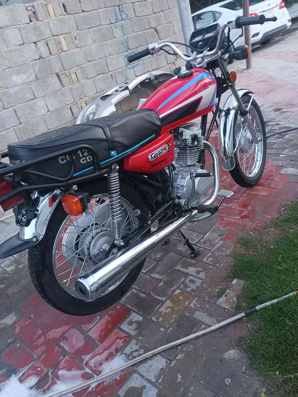 للبيع 
موديل 25 شهر ال 10 اوراق سكنر 
دراجه نضيفه وجديده
مكاني كربلاء حي العسكري
السعر 625 وبيها مجال 
***********
