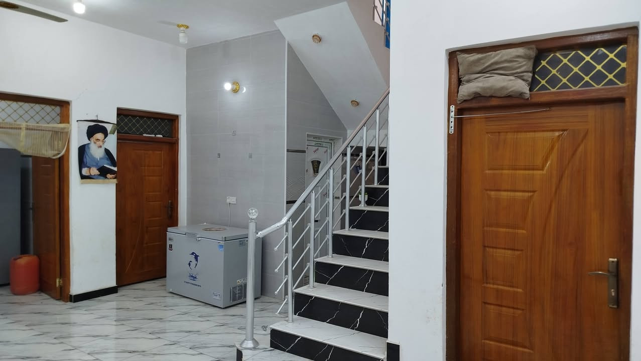 بيت  زراعي  مساحه 182 متر غرف نوم  عدد  2 استقبال  مطبخ صاله  صحيات داخلي وخارجي طابوق صب كونكريت مسلح ماء كهرباء  ثاني بيت عن التبليط قريب عل مدارس المكان سديناويه شارع سيد سلمان السعر 98 باقي التفاصيل اتصل ***********.   بي وات ساب
