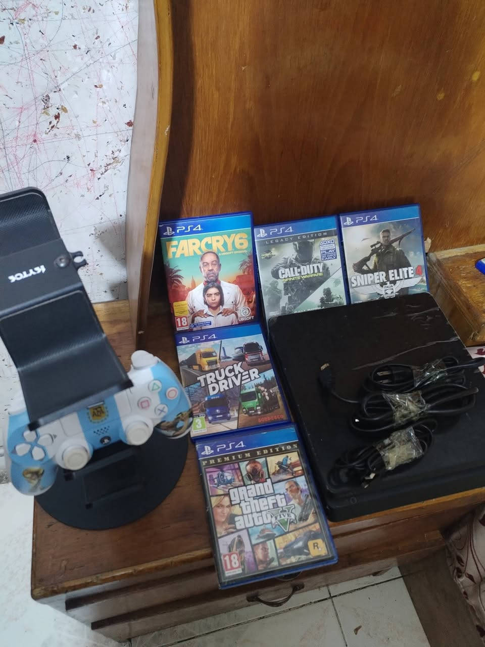 سلام عليكم شباب بلي فور مستخدم اسبوع مع ست أقراص مع استان جوستك سعره ٣٥٠الف نضافه فول.
رقم الهاتف ***********
