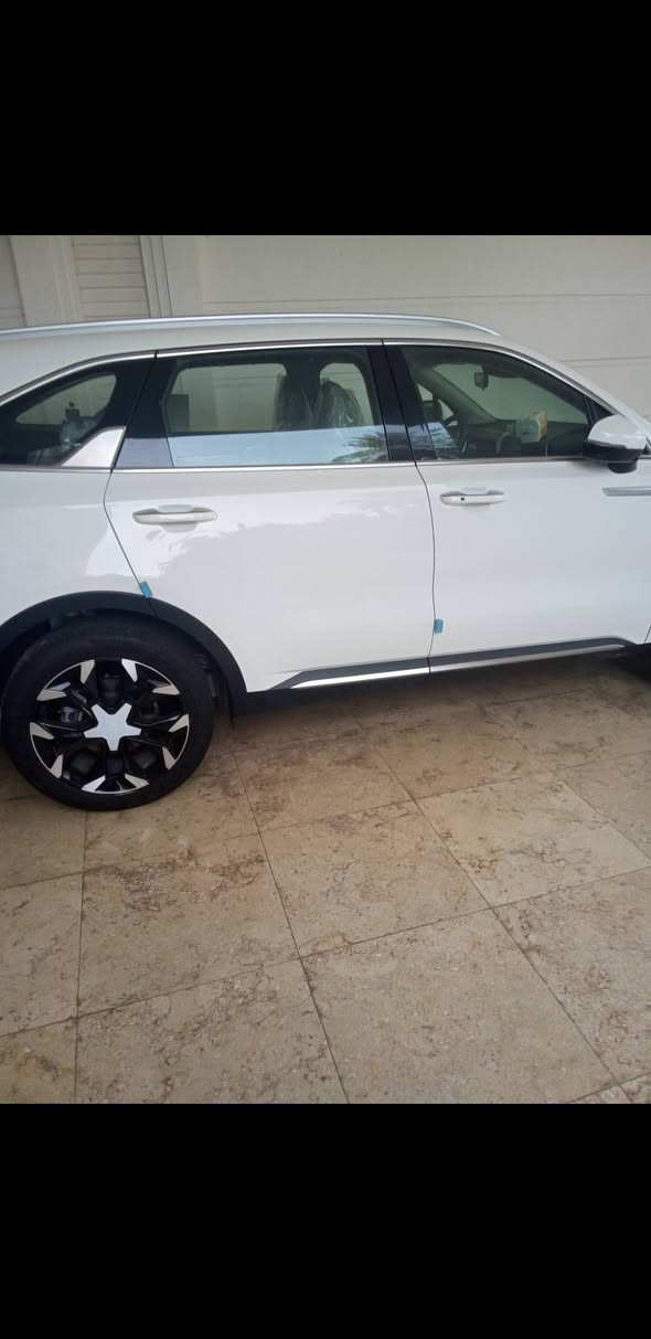 سلام عليكم للبيع كيه سورتنو موديل ٢٠٢٥زيرو رقم بغداد  ماشيه الف  سته سلندر اللون ابيض  اربع كامرات داته شو حساس امامي وخلفي  شفتات في استرن تحكمات صدوق جكهرباء  مكان السياره بغداد المنصور شارع الاميرات  السعر 53 مليون اتصال ***********
