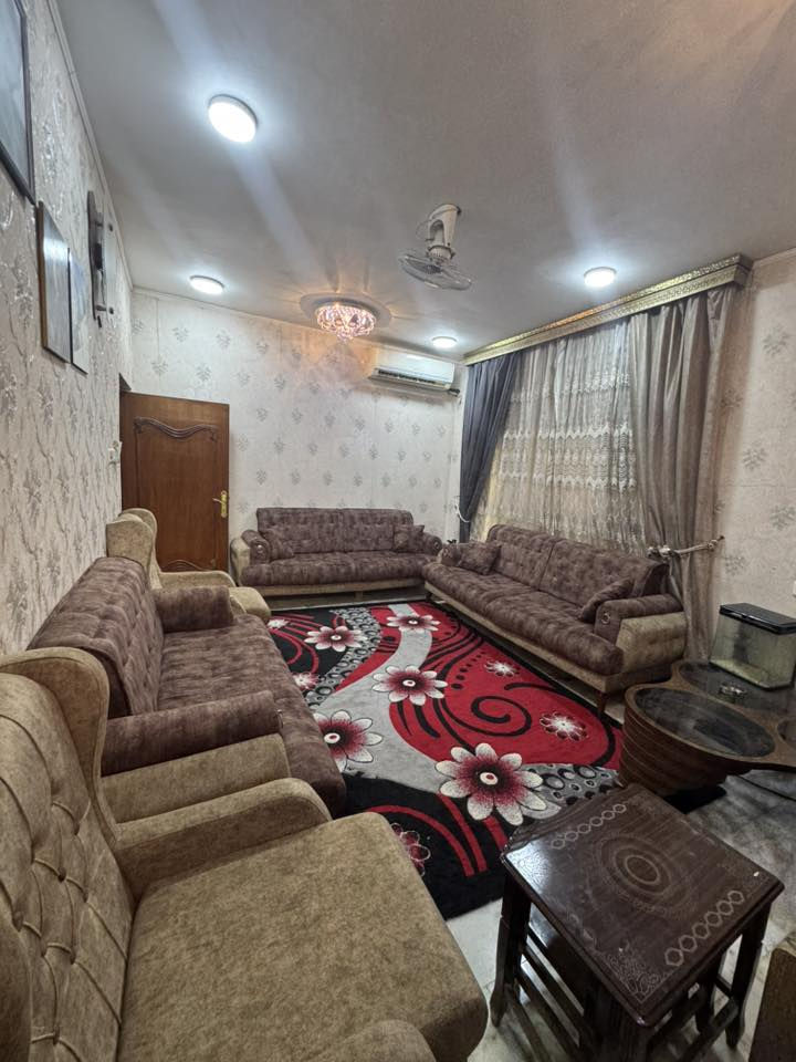 السلام عليكم 
تخم +ستائر +ميز تلفزيون +ماصات 
كلهن ب٦٠٠ قفل مكان بابل 
***********
