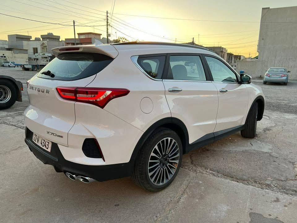 السلام عليكم سيارة للبيع .....
جيتور X70  موديل 2064 لون ابيض ماشية 17 الف كيلو رقم اربيل بأسمي 

مواصفاته ..

1 :_ كامرات امامي + خلفي 

2:_ رادار امامي + خلفي 

3:_ حساسات امامي + خلفي 

4:_ وضعية قيادة ايكو + سبورت

5:_ فتحة سقف 

6:_اوتو هولد 

7:_ لايتات LED + كشافات LED 

8:_ بك لايت LED 

9:_ وضعية نزول المنحدرات 

10:_ وضعية صعود المرتفعات 

11:_ شاشة كبيرة نظام كار بلي 

12:_ كشنات كهرباء 

13:_ صندوك كهرباء 

14:_ تشغيل بصمة + نظام ترحيب 

15:_ محرك 1500 تيربو 

16:_ 7 راكب 

وبعد بيه مواصفات هواي السيارة مكانه ميسان السعر 24 واي استفسار الاتصال بالرقم ***********
