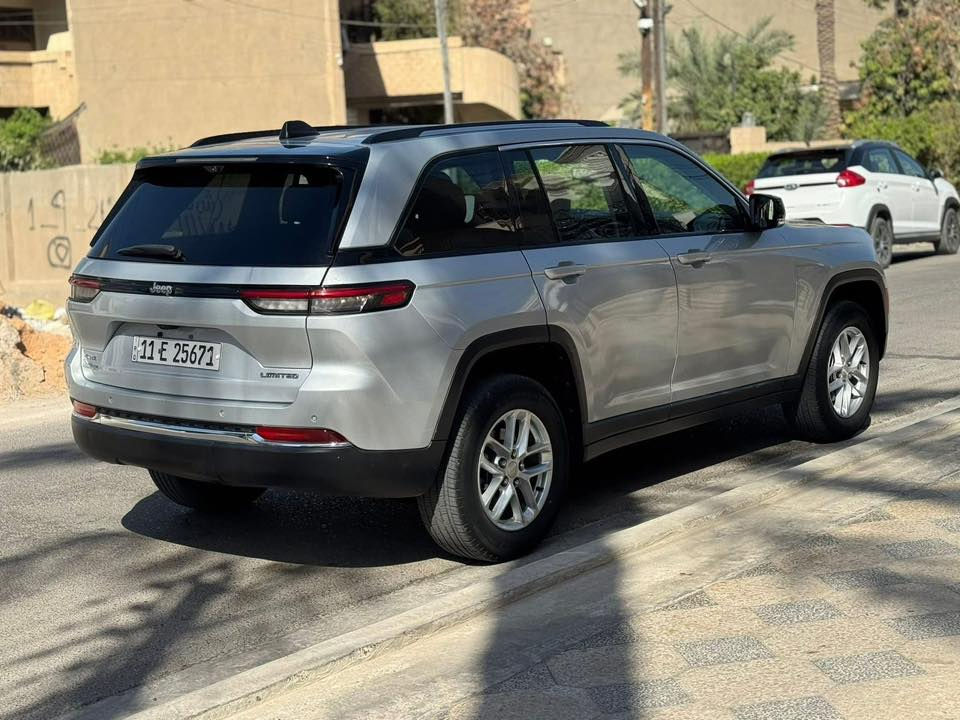 جيب كراند شيروكي لمتدد 
موديل 2022
فول موصفات ما عدا الفتح 
ماشيه 55000mi
بدون ايرباك 
الحادث كما موضح بالصور 
صار بيها داخل العراق سرقه 6قطع خارجيه راجعات اصلي وصابغينهن 
السعر 248 وبيها مجال بسيط 
العنوان البصره 
***********
