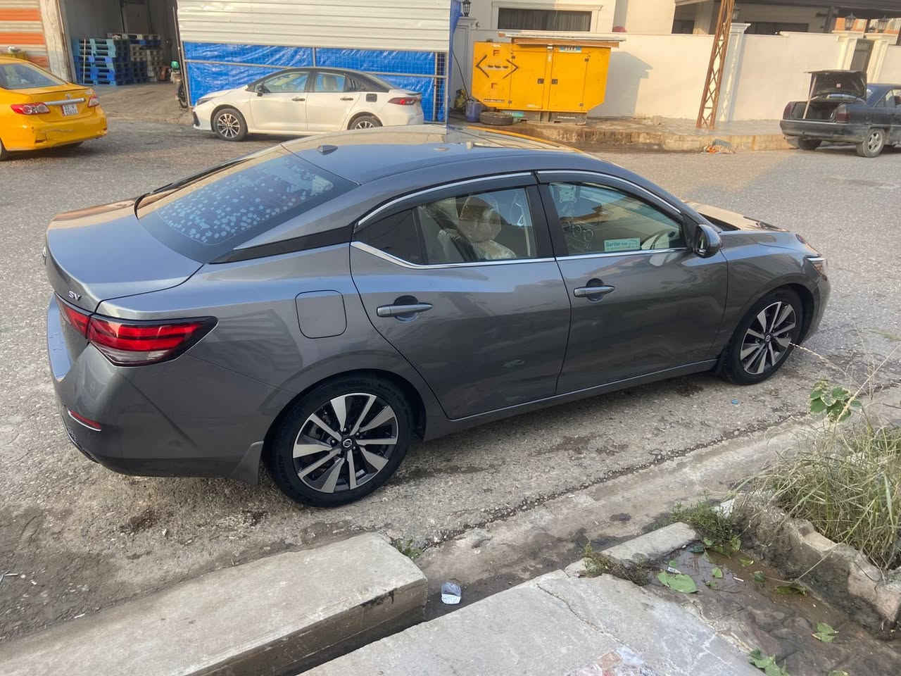 للبيع نيسان سنتره موديل 2021
سعر مناسب 142$ وبيها مجال 
مواصفات فول الفول SVبلاص 
داخل مشمشي 
سقف سلايت 
رادار امامي 
رادار جانبي 
حساس خلفي 
شاشة جبيره مع نضام كار بلي 
تشغيل عن بعد 
لايت زينون بلاي شمعه 
ملاحظة/ سياره بدون ضربه بدون دواخل بيها ملاحظات بسيطه 
مكاني كركوك   
 رقم هاتف / *********** او ***********
