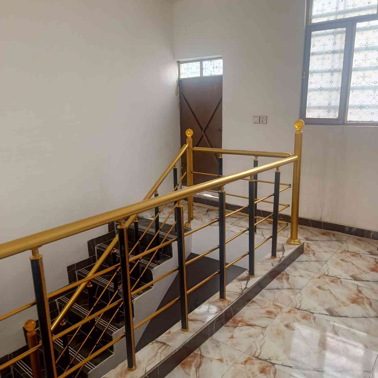 سلام عليكم للبيع مساحته 50 متر طابقين كربلاء خلف الفيزا التركية حي الاخلاص ***********
